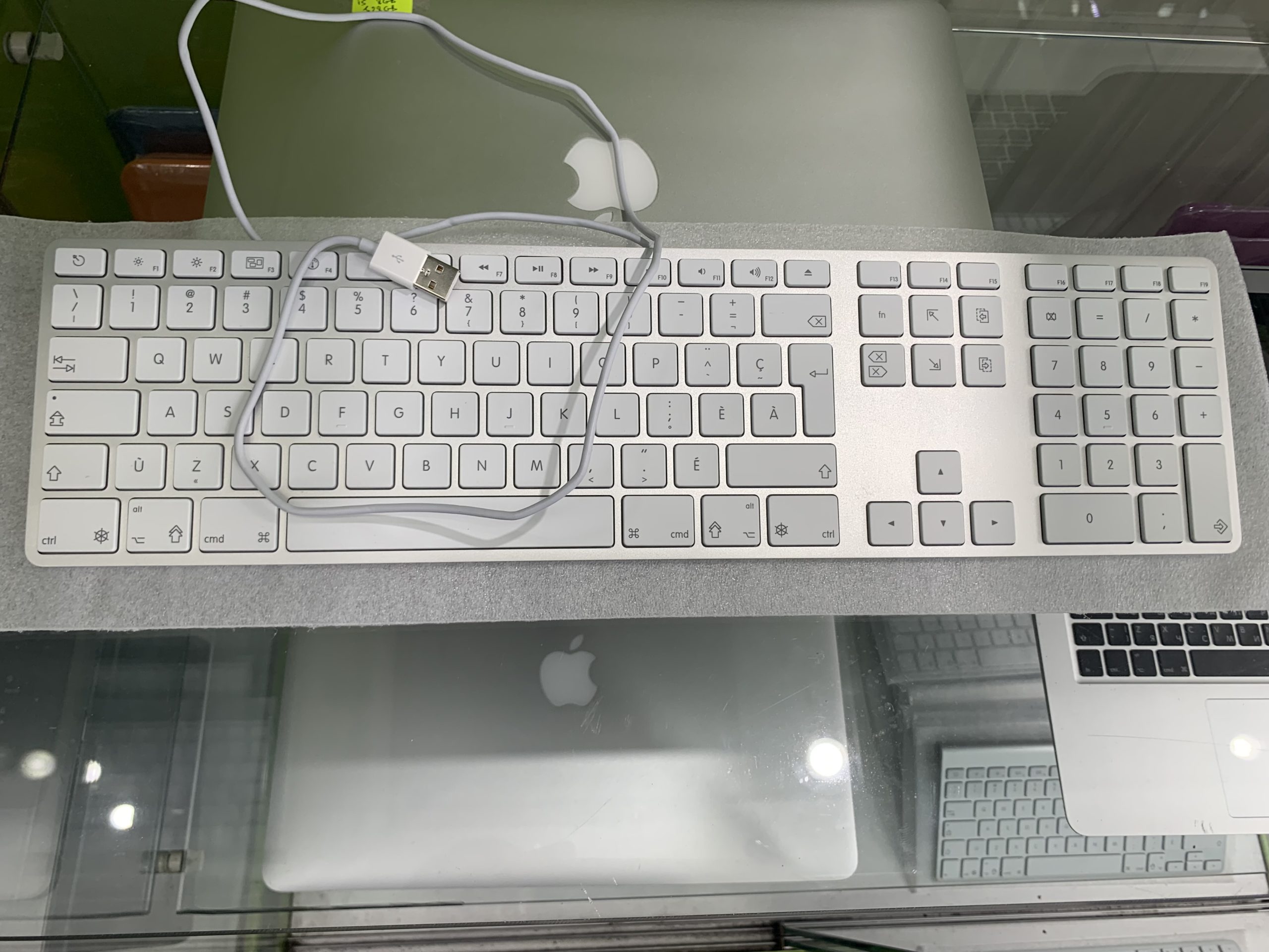 Apple Keyboard A1243(usb) - ORDIMEDIA BRUXELLES - MAGASININFORMATIQUE